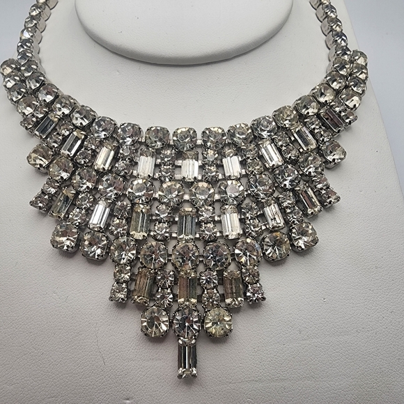 Vintage Silver Tone Emerald Cut & Round Cut Crystal Necklace - Picture 3 of 5